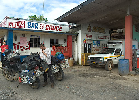 Tankstelle an der Kreuzung nach Las Lachas